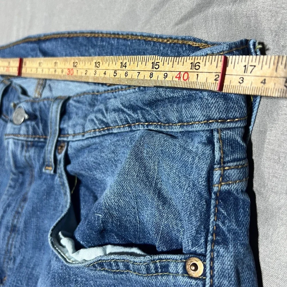Levis 559 Relaxed Straight Jeans Mens 34x30 Medium Wash Blue Denim 00559-0590